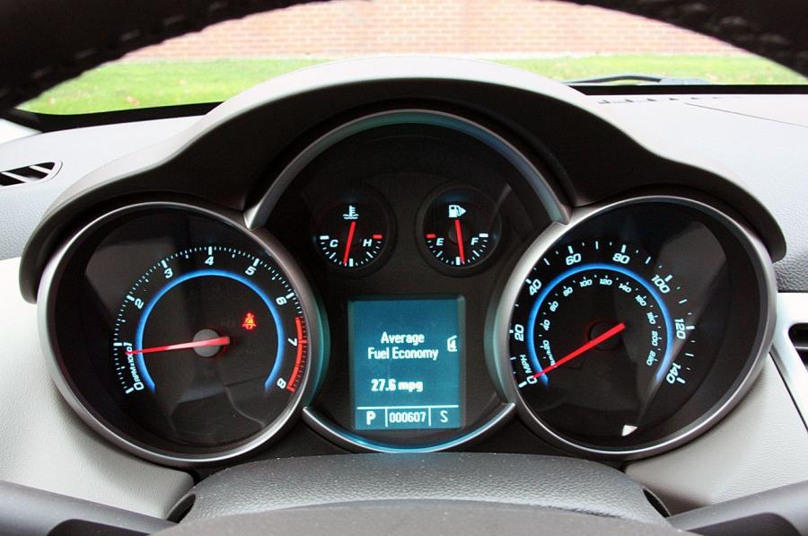  Chevrolet Cruze 1LT 2011 года  (фото 19 из 36)